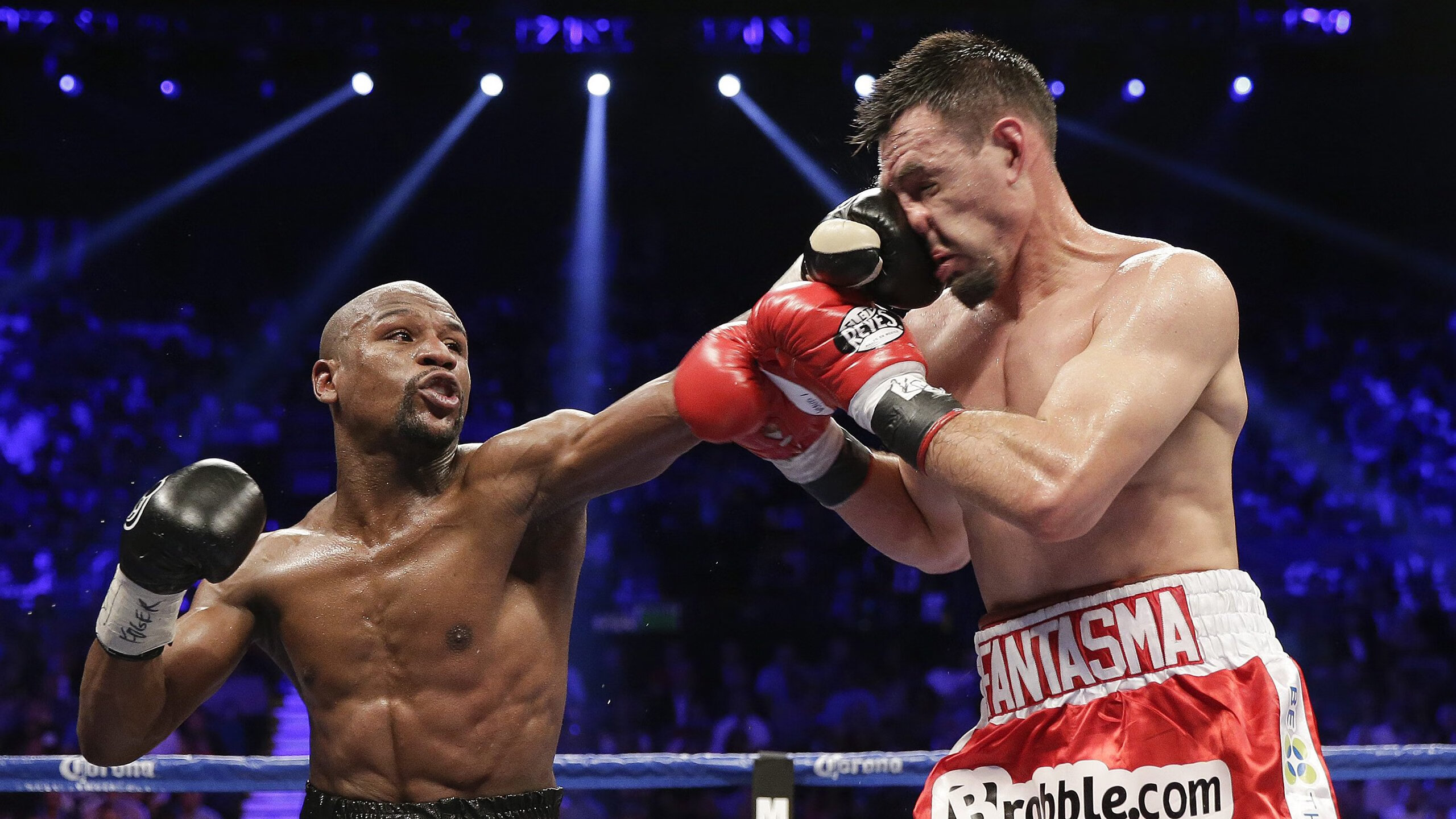 《明星电子竞技解说：带你领略每场激战的精彩！》，明星x电竞选手